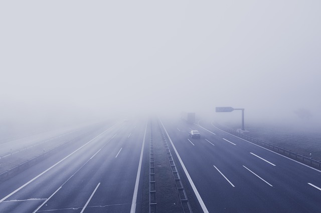 mlha na dálnici